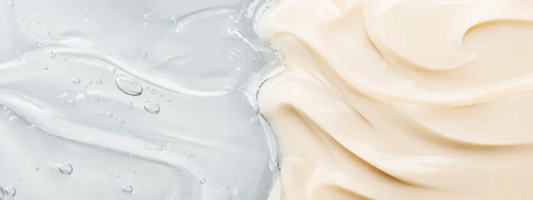 Split macro texture: clear lightweight gel transitioning into a richer cream.
