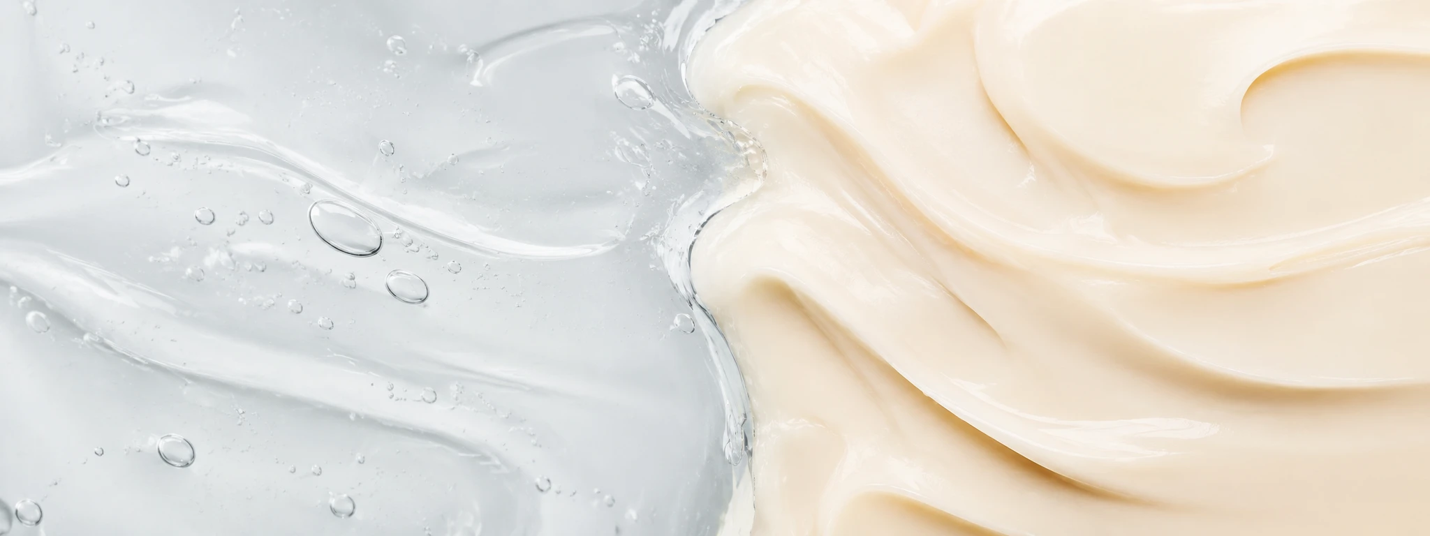 Split macro texture: clear lightweight gel transitioning into a richer cream.